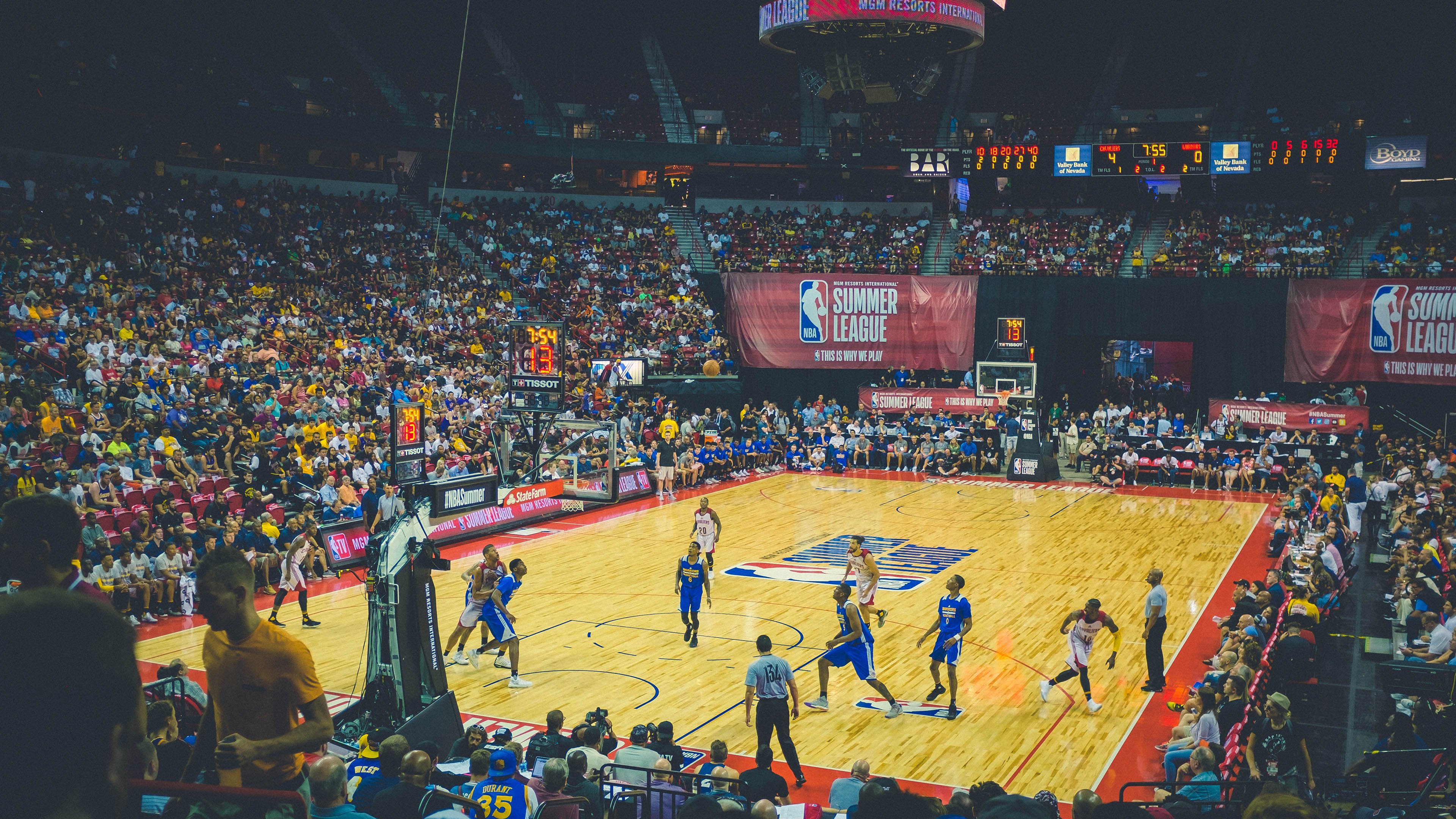 克莱尔稳扎稳打 展现自由泳长项实力，克莱尔jmb